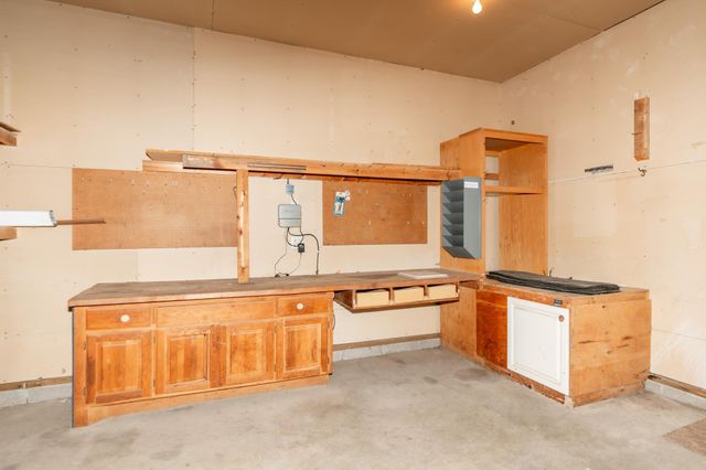 910 Deercreek Parkway, Belle Plaine, MN 56011