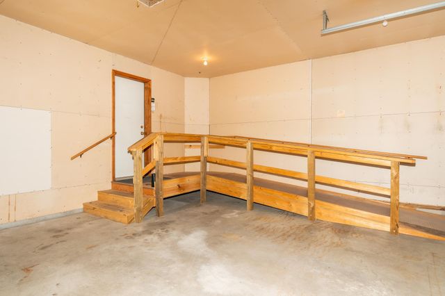 910 Deercreek Parkway, Belle Plaine, MN 56011