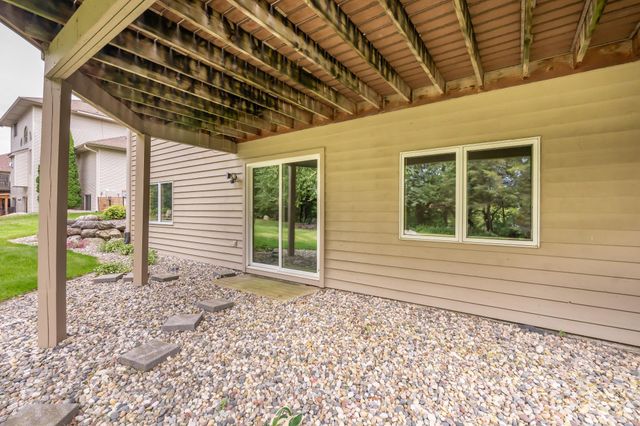 910 Deercreek Parkway, Belle Plaine, MN 56011