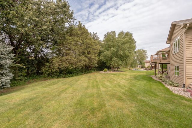 910 Deercreek Parkway, Belle Plaine, MN 56011