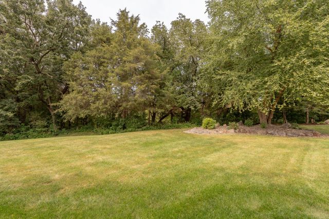 910 Deercreek Parkway, Belle Plaine, MN 56011