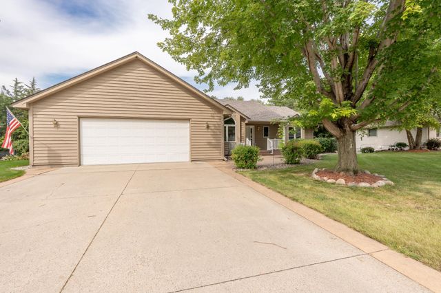 910 Deercreek Parkway, Belle Plaine, MN 56011