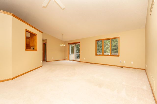 910 Deercreek Parkway, Belle Plaine, MN 56011