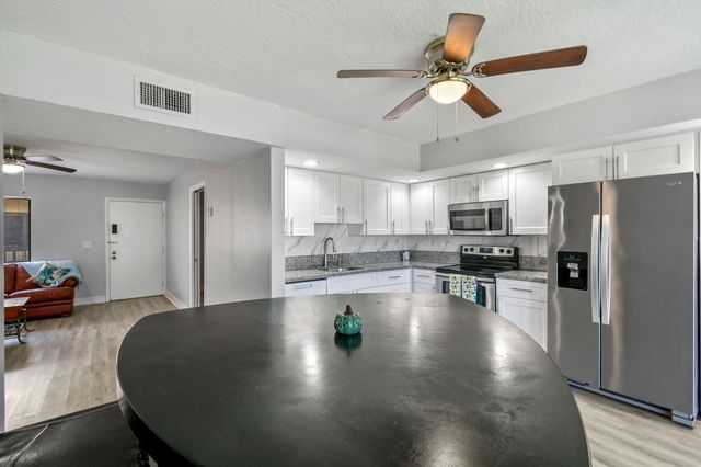5160 Las Verdes Circle 314, Delray Beach, FL 33484