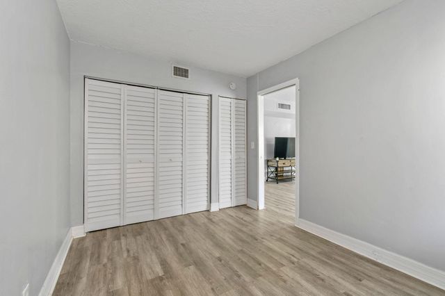 5160 Las Verdes Circle 314, Delray Beach, FL 33484