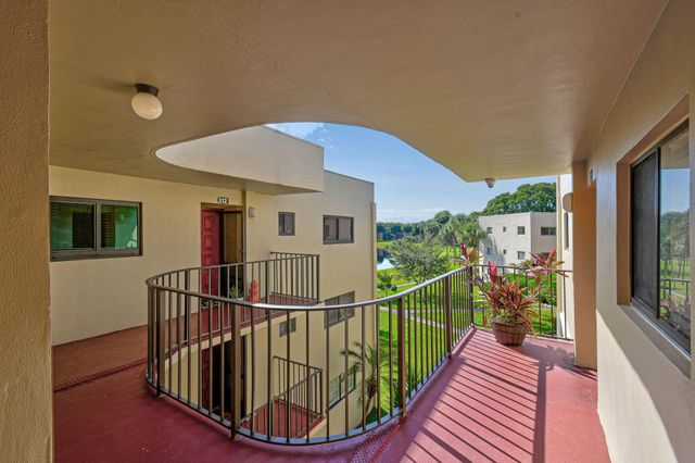 5160 Las Verdes Circle 314, Delray Beach, FL 33484