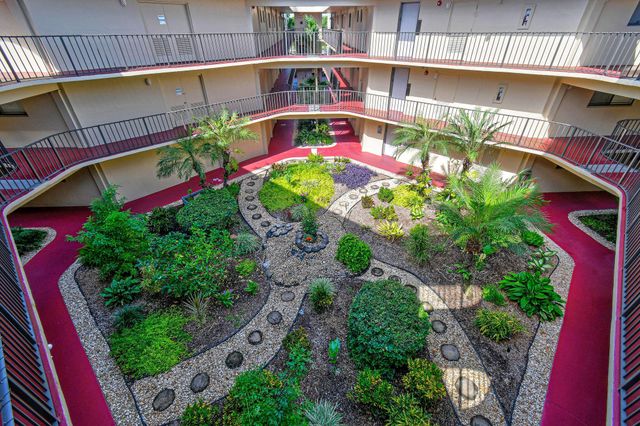 5160 Las Verdes Circle 314, Delray Beach, FL 33484