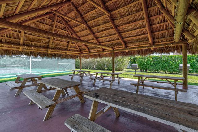 5160 Las Verdes Circle 314, Delray Beach, FL 33484