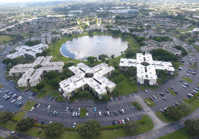 5160 Las Verdes Circle 314, Delray Beach, FL 33484