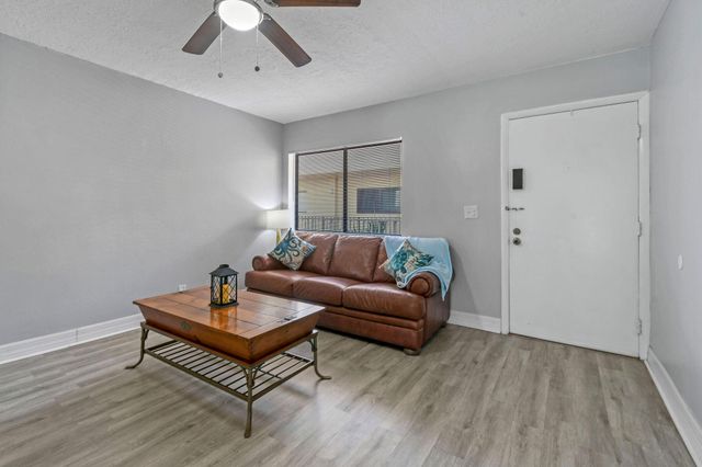 5160 Las Verdes Circle 314, Delray Beach, FL 33484