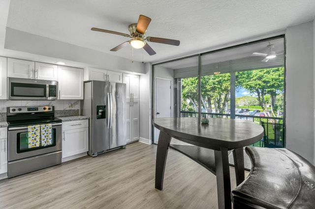 5160 Las Verdes Circle 314, Delray Beach, FL 33484