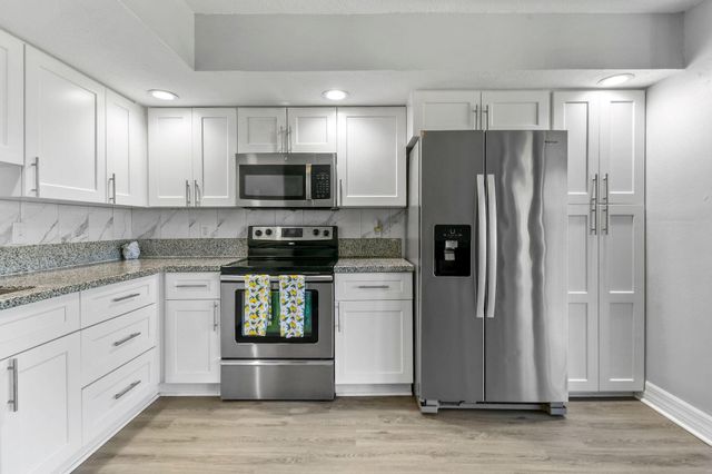 5160 Las Verdes Circle 314, Delray Beach, FL 33484