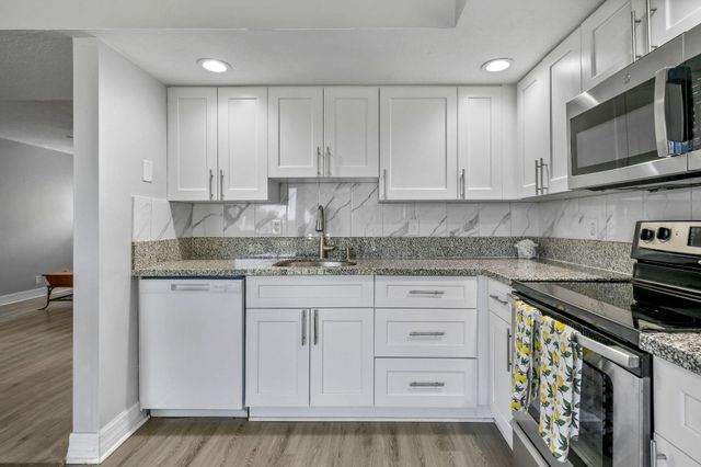 5160 Las Verdes Circle 314, Delray Beach, FL 33484