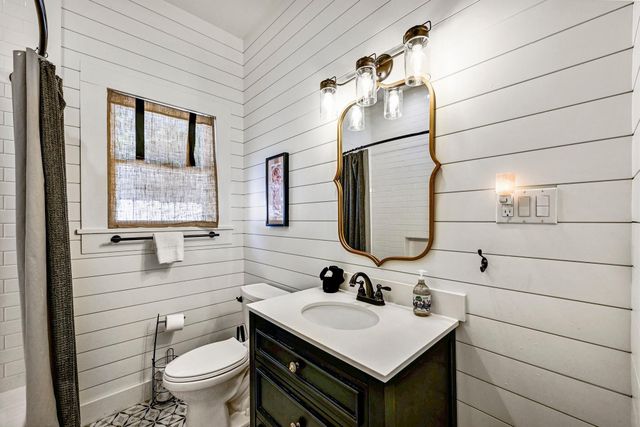410 E Schubert ST, Fredericksburg, TX 78624