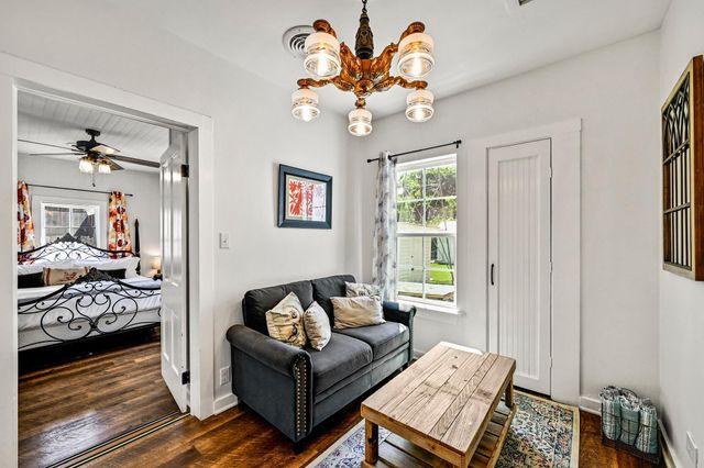 410 E Schubert ST, Fredericksburg, TX 78624