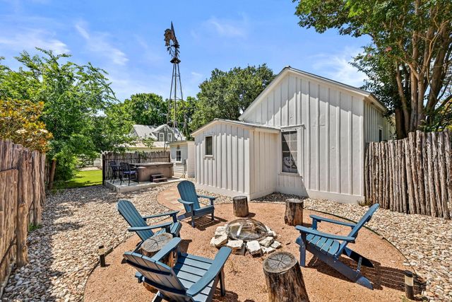 410 E Schubert ST, Fredericksburg, TX 78624
