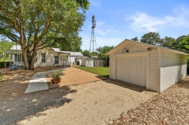 410 E Schubert ST, Fredericksburg, TX 78624