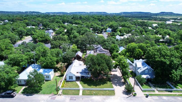 410 E Schubert ST, Fredericksburg, TX 78624