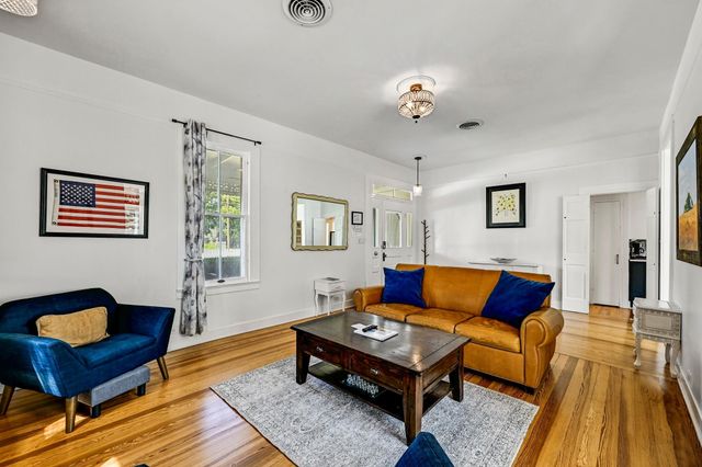 410 E Schubert ST, Fredericksburg, TX 78624