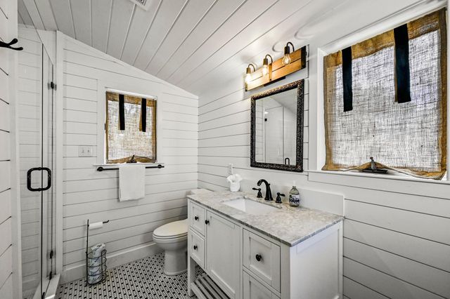 410 E Schubert ST, Fredericksburg, TX 78624