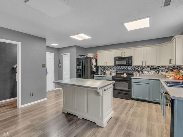 8648 Wheatfield Drive, Indianapolis, IN 46113