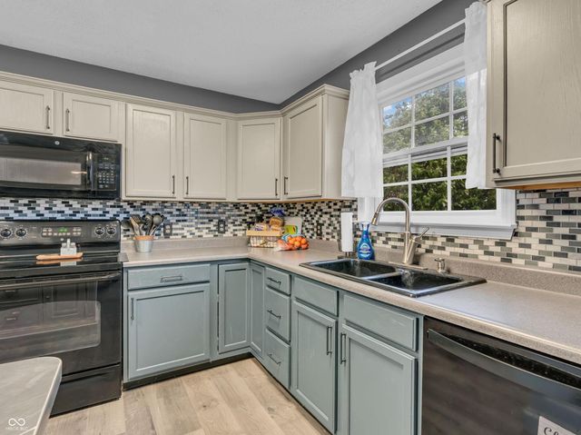 8648 Wheatfield Drive, Indianapolis, IN 46113