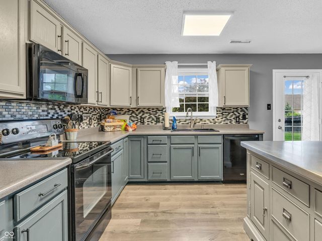 8648 Wheatfield Drive, Indianapolis, IN 46113