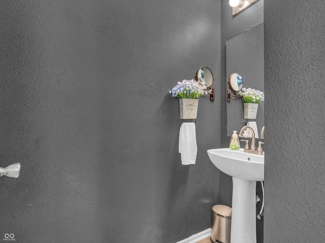 8648 Wheatfield Drive, Indianapolis, IN 46113