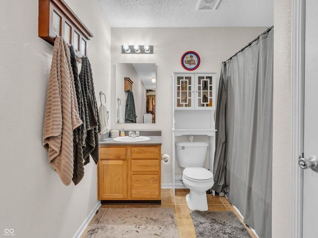 8648 Wheatfield Drive, Indianapolis, IN 46113