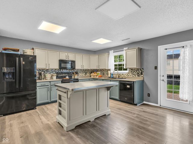 8648 Wheatfield Drive, Indianapolis, IN 46113