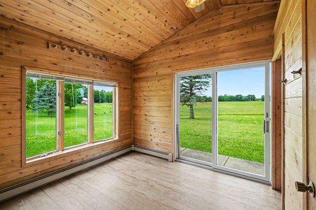 158 County Road E, Houlton, WI 54082