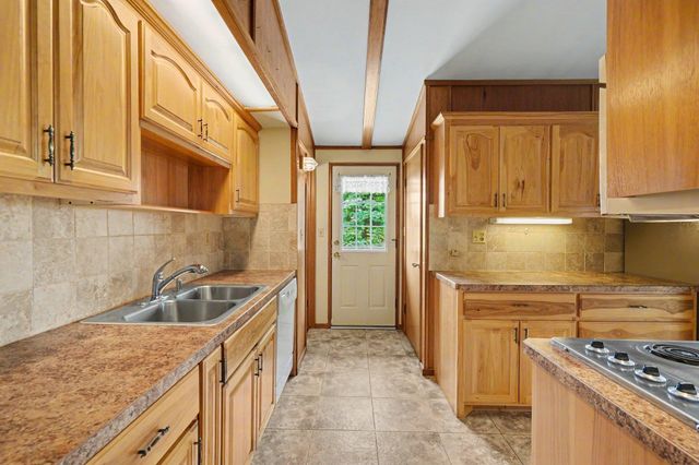158 County Road E, Houlton, WI 54082