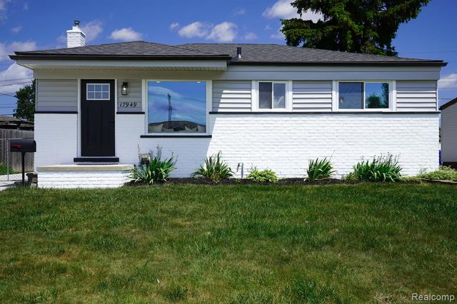 17949 S Wind Drive, Fraser, MI 48026