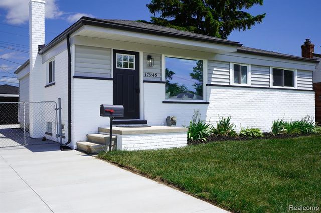 17949 S Wind Drive, Fraser, MI 48026