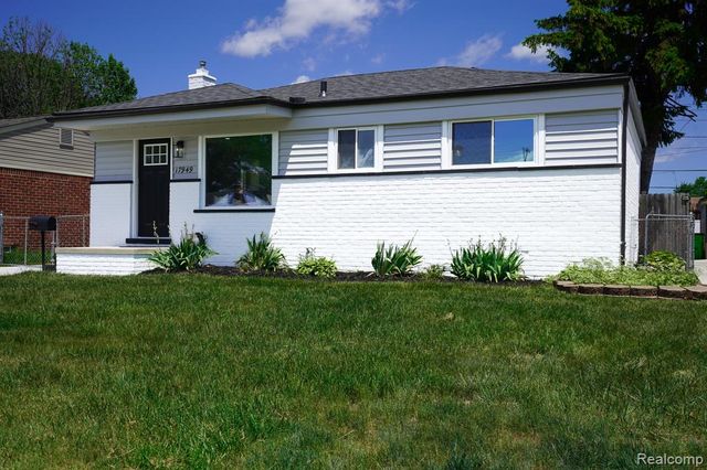 17949 S Wind Drive, Fraser, MI 48026