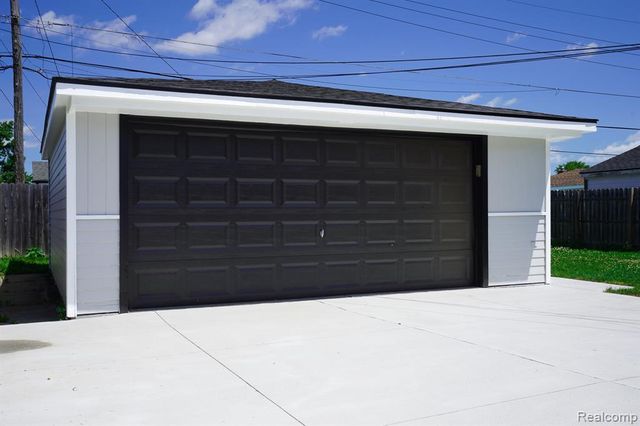 17949 S Wind Drive, Fraser, MI 48026