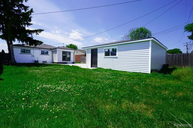 17949 S Wind Drive, Fraser, MI 48026