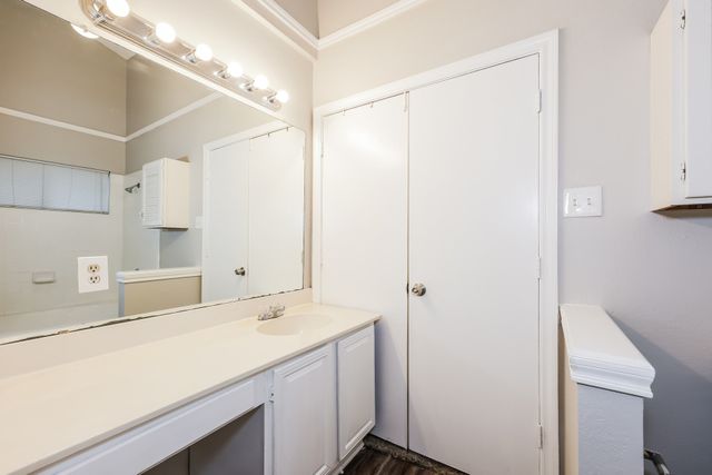 6014 Glenwood Drive, Arlington, TX 76017