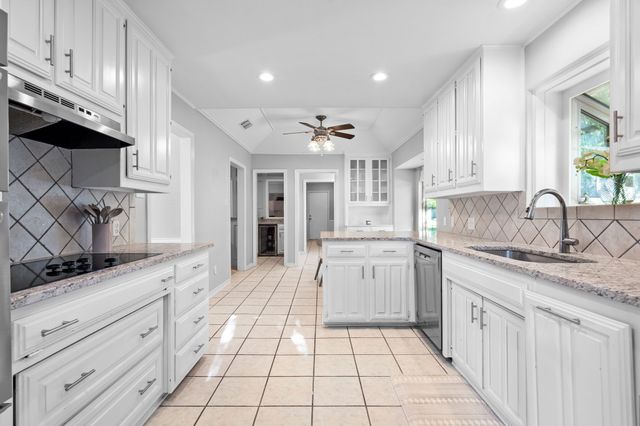 2901 Flamingo Circle, Southlake, TX 76092