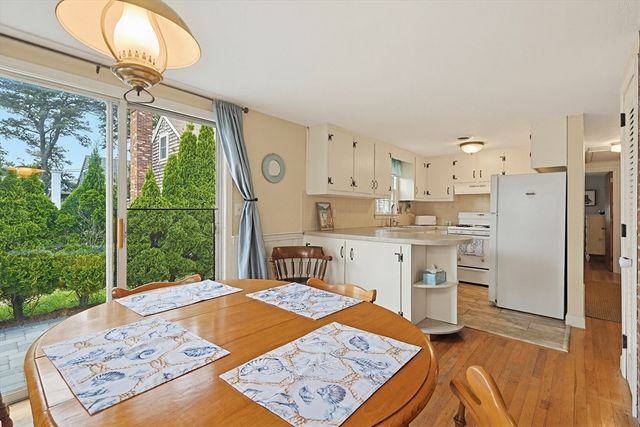 10 Holiday Ln, Dennis, MA 02639