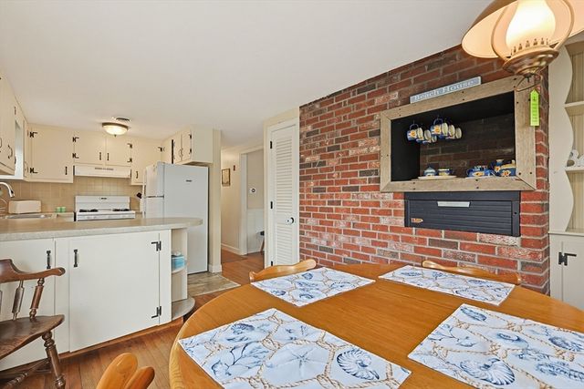 10 Holiday Ln, Dennis, MA 02639