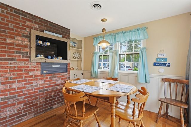 10 Holiday Ln, Dennis, MA 02639