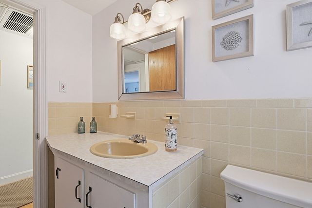 10 Holiday Ln, Dennis, MA 02639
