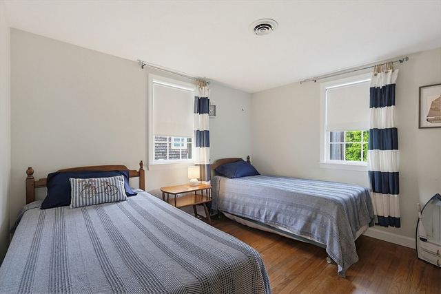 10 Holiday Ln, Dennis, MA 02639