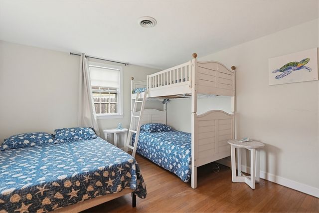 10 Holiday Ln, Dennis, MA 02639