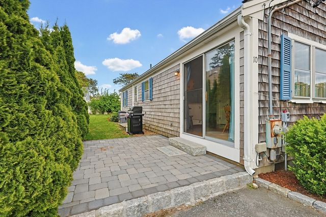 10 Holiday Ln, Dennis, MA 02639