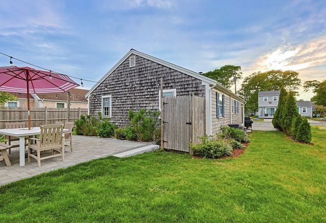 10 Holiday Ln, Dennis, MA 02639