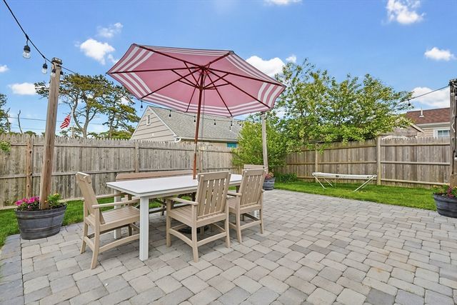 10 Holiday Ln, Dennis, MA 02639