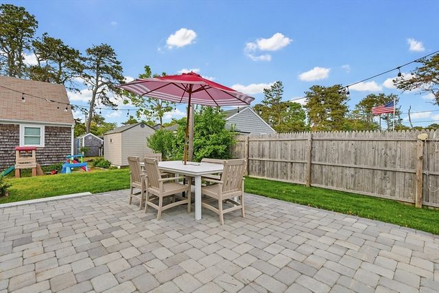 10 Holiday Ln, Dennis, MA 02639