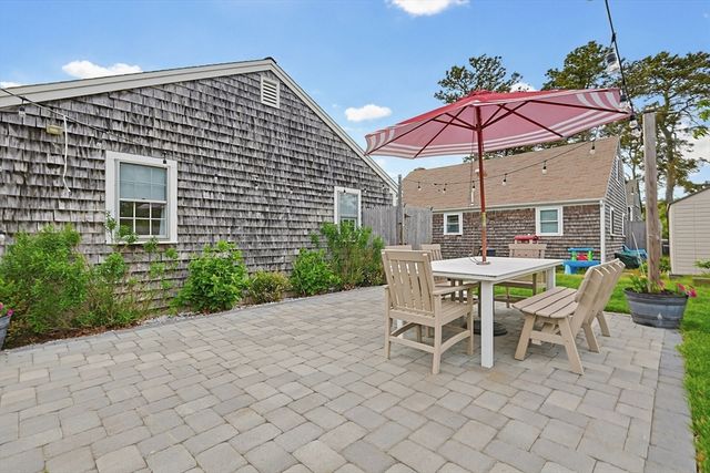10 Holiday Ln, Dennis, MA 02639